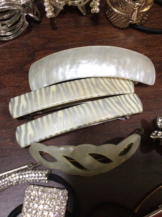 Tray of fashion hair Accessories. Some are Vintage all in great shape. main image 11